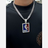 گردنبند و آویز پلاک فول نگین طرح NBA رنگ ثابت کد vn (پس کرایه)