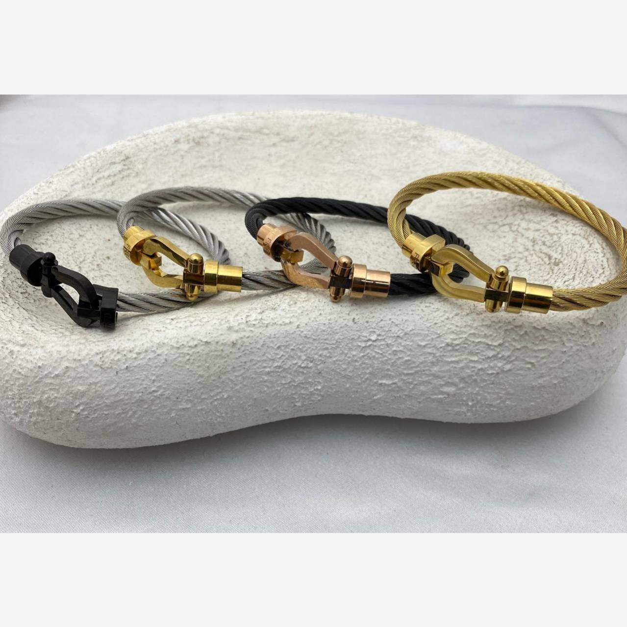 دستبند النگویی و بنگل استیل زنانه طرح فرد FREED رنگ ثابت کد tj (پس کرایه)