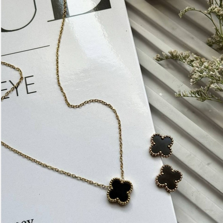 نیم ست گردنبند و گوشواره استیل زنانه طرح گل ونکلیف Vancleef طلایی و نقره ای رنگ ثابت کد sm (پس کرایه)