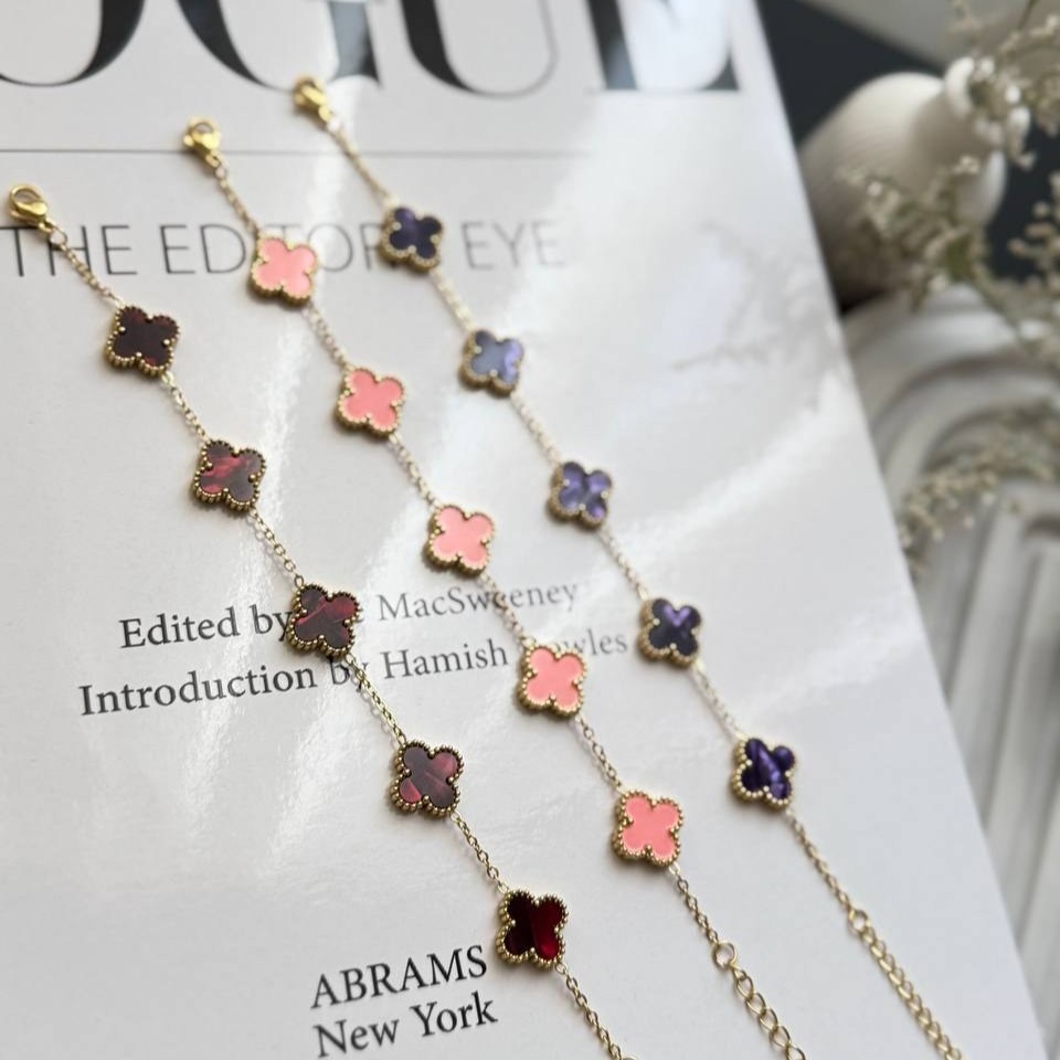 دستبند استیل زنانه طرح گل ونکلیف Vancleef رنگی تنوع رنگ رنگ ثابت کد sm (پس کرایه)