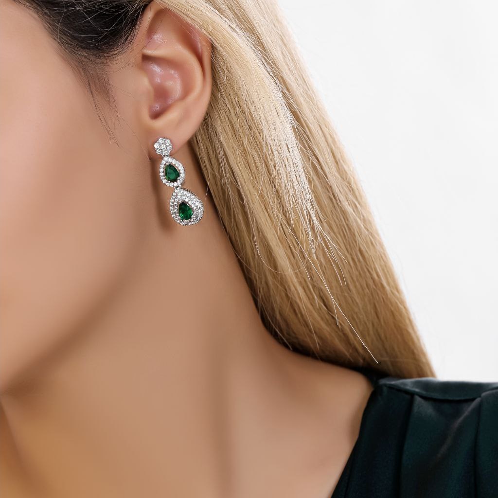 گوشواره طرح جواهری زنانه طرح گل اشک آویز نگین سبز و سفید رنگ ثابت کد mp