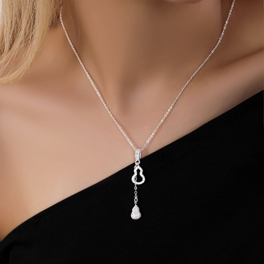 گردنبند و آویز پلاک آبکاری نقره طرح گل ونکلیف Vancleef نقره ای تنوع طرح رنگ ثابت کد mp