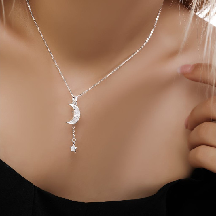 گردنبند و آویز پلاک آبکاری نقره طرح گل ونکلیف Vancleef نقره ای تنوع طرح رنگ ثابت کد mp