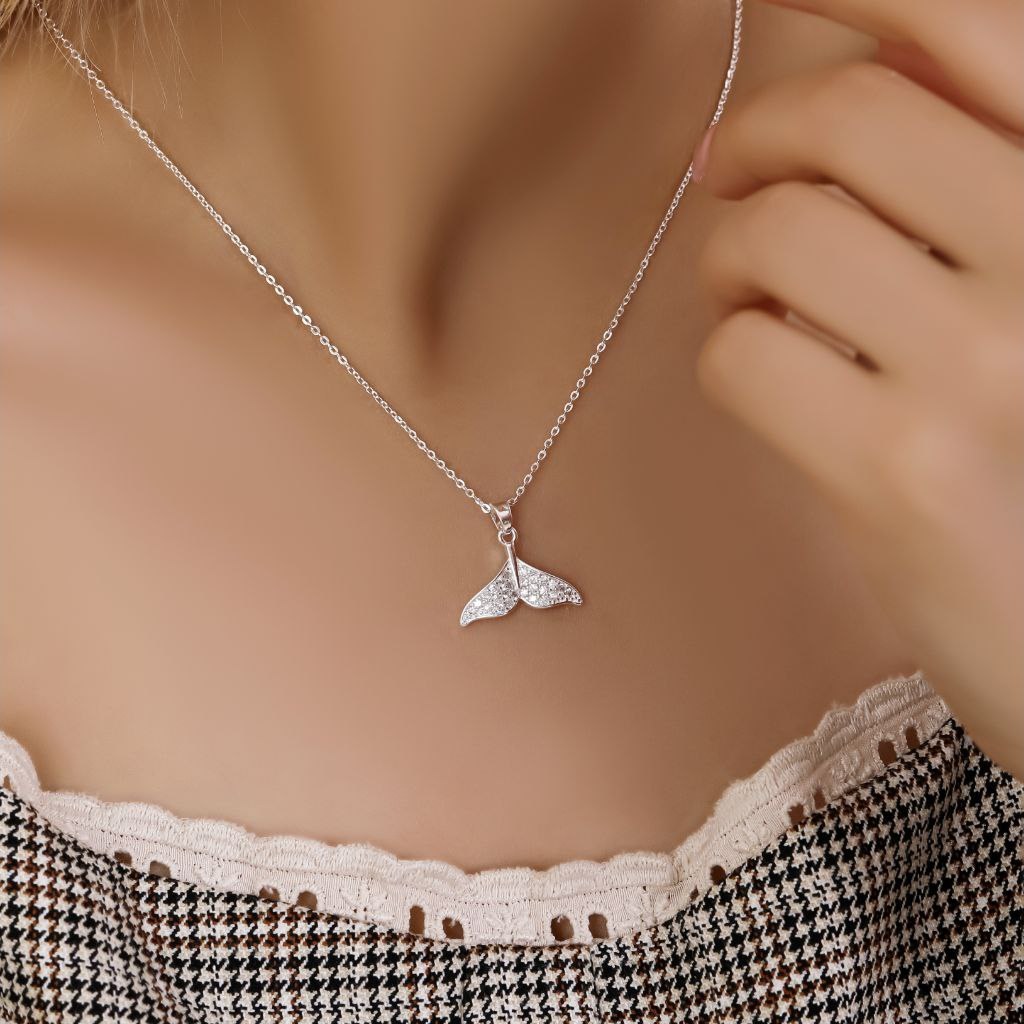 گردنبند و آویز پلاک آبکاری نقره طرح گل ونکلیف Vancleef نقره ای تنوع طرح رنگ ثابت کد mp