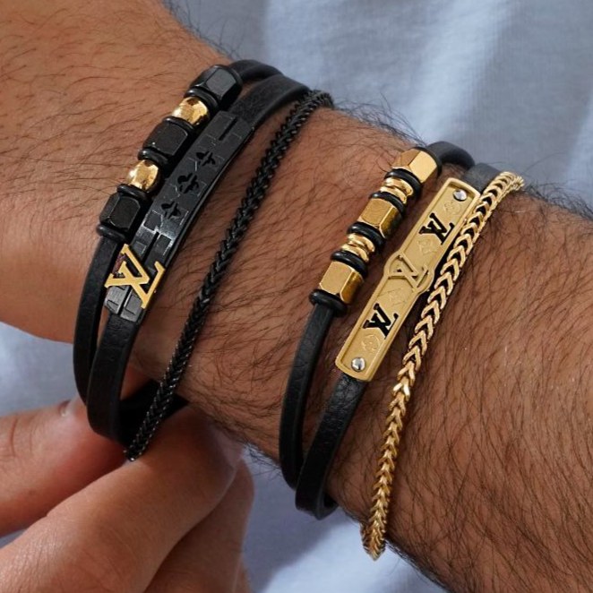 دستبند بند چرمی قفل استیل ورساچه Versace سه لاین در تنوع طرح کیفیت چرم عالی رنگ ثابت کد mp