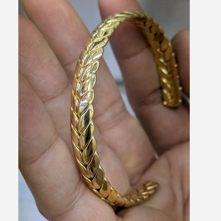 دستبند النگویی و بنگل استیل زنانه طرح ورساچ versace تنوع طرح رنگ ثابت کد sh