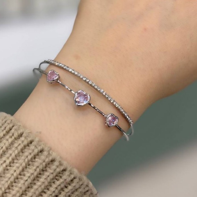دستبند النگویی و بنگل زنانه طرح جواهری طرح وسط قلب دور نگین تنوع طرح رنگ ثابت کد gy