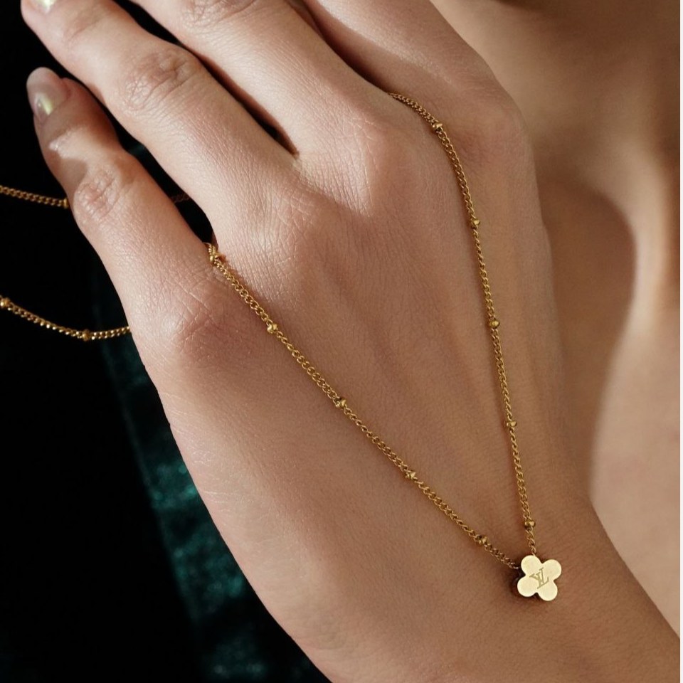 گردنبند و پلاک آویز استیل عیار316 طرح dior رنگ ثابت کد mp
