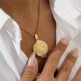 گردنبند زنانه آویز پلاک قاب و جای عکس طرح کتاب رنگ ثابت کد mp