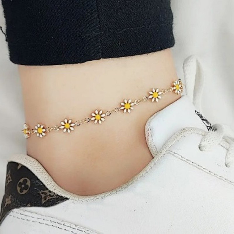 ست کامل گل بابونه 4 تیکه شامل گردنبند و گوشواره-دستبند و پابند استیل رنگ ثابت