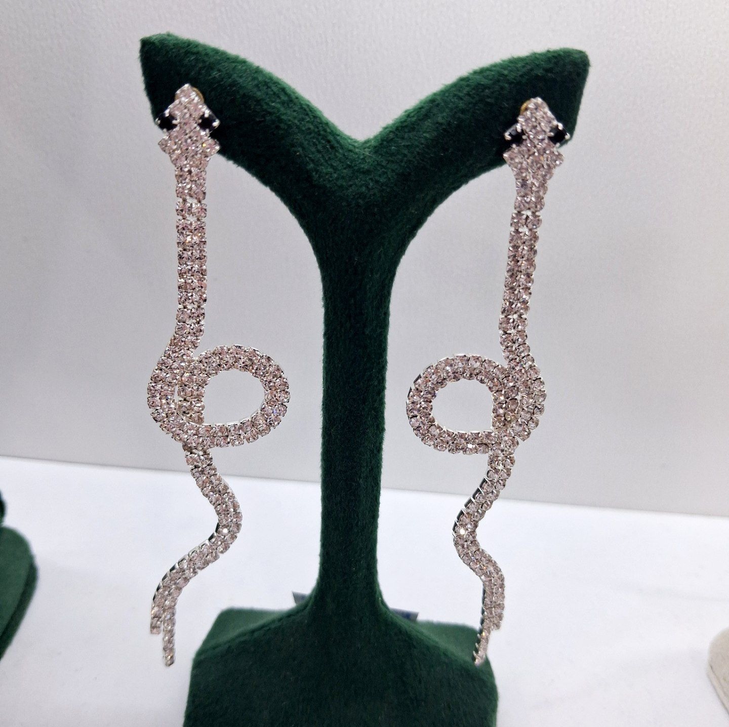 گوشواره طرح جواهری مجلسی شیک رنگ ثابت
