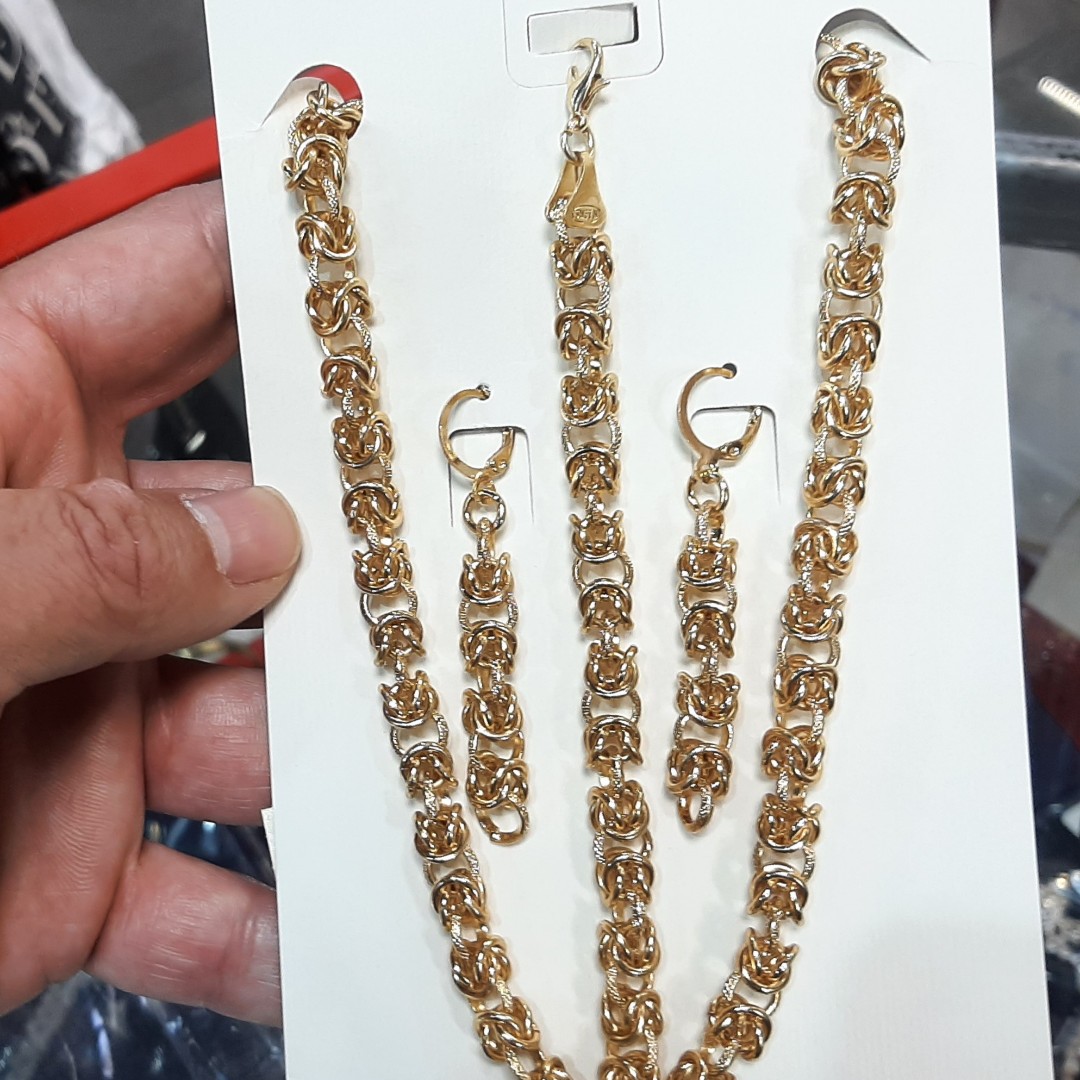 سرویس رنگثابت با طلا مونمیزنه و مناسب استفاده مدام ورق بزنید لطفا