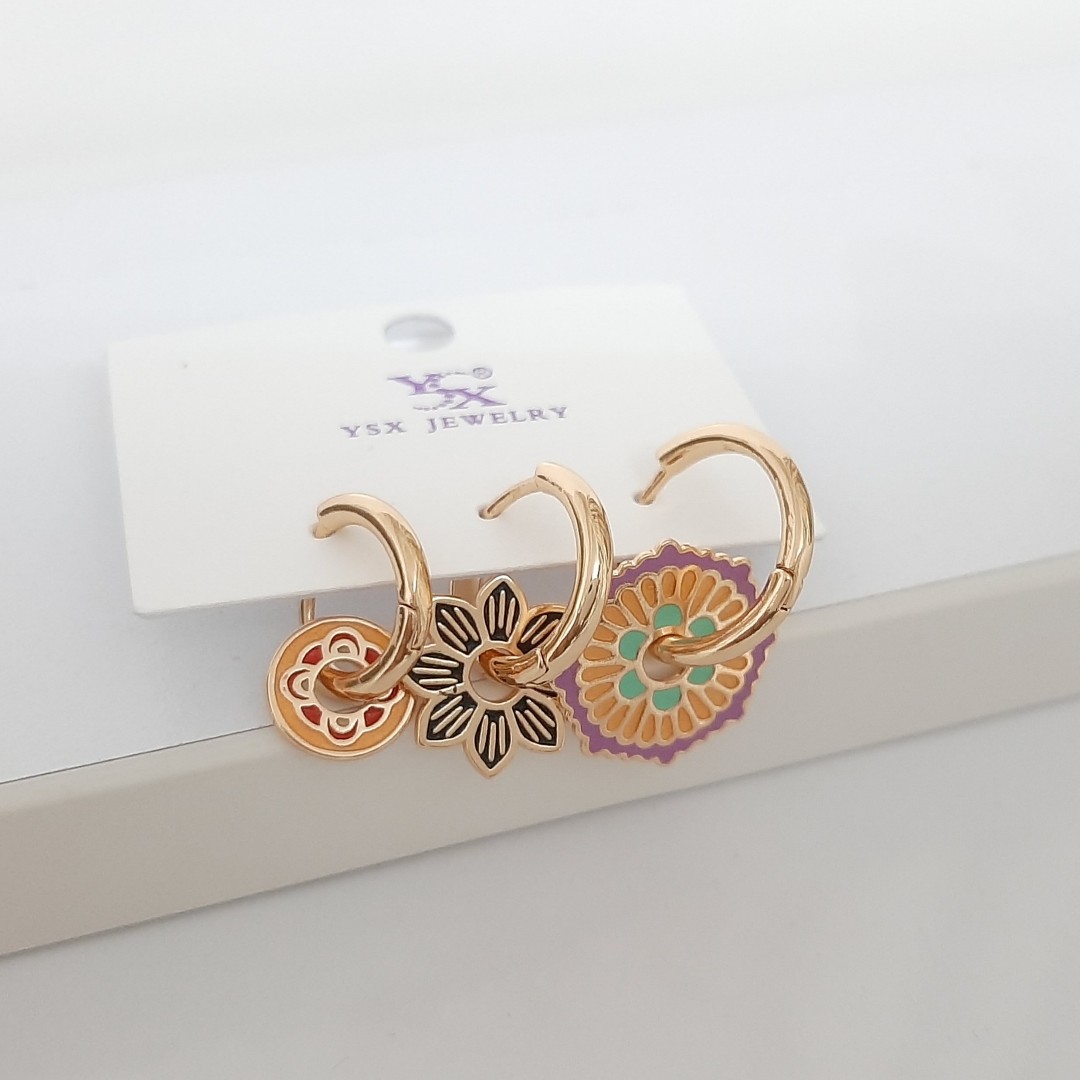 گوشواره رنگثابت 3 لنگه برای 3 تا سوراخ گوش برند YSX با آبکاری طلا ورق بزنید لطفا