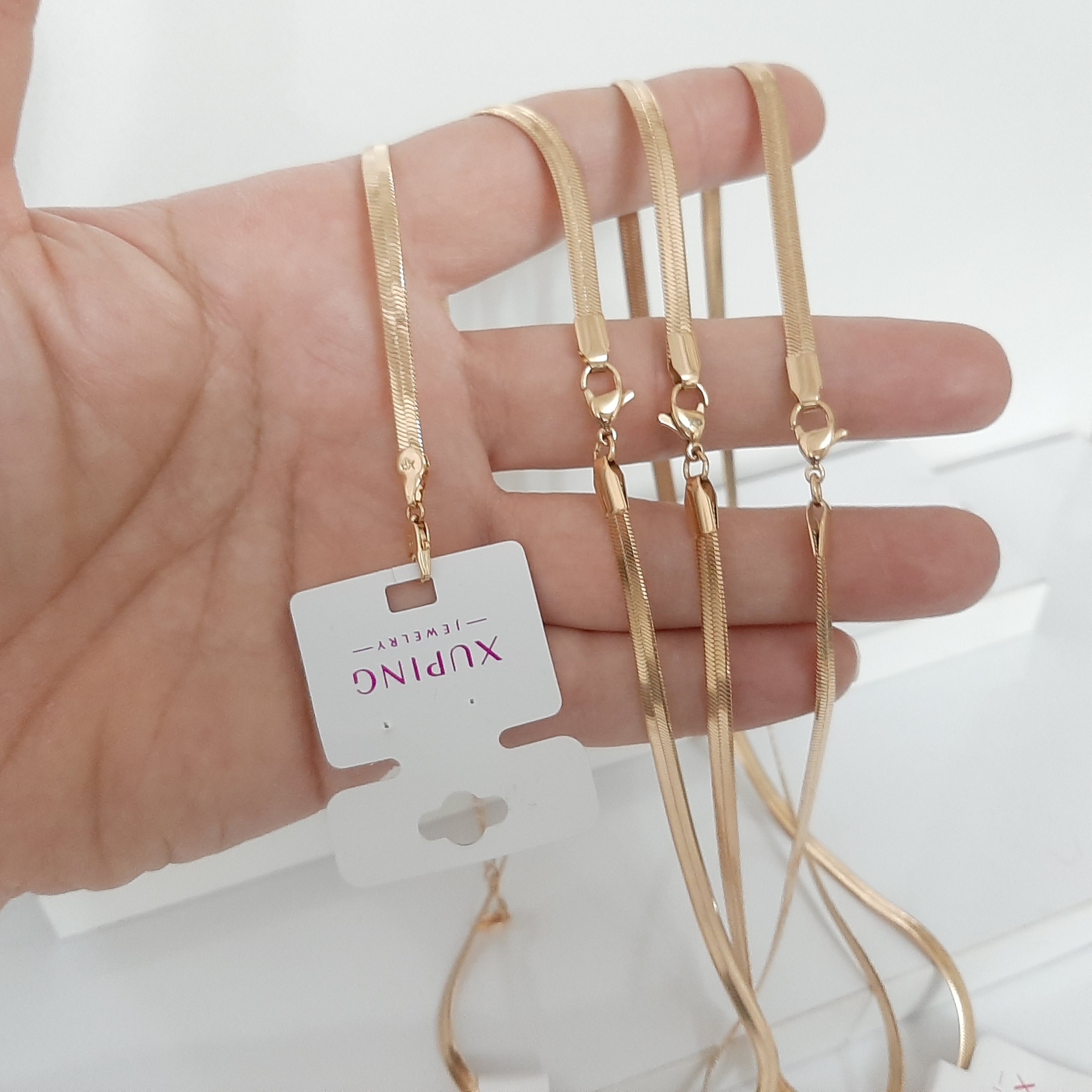 گردنبند ماری ژوپینگ رنگ ثابت با آبکاری طلا و مناسب استفاده مدام ورق بزنید لطفا