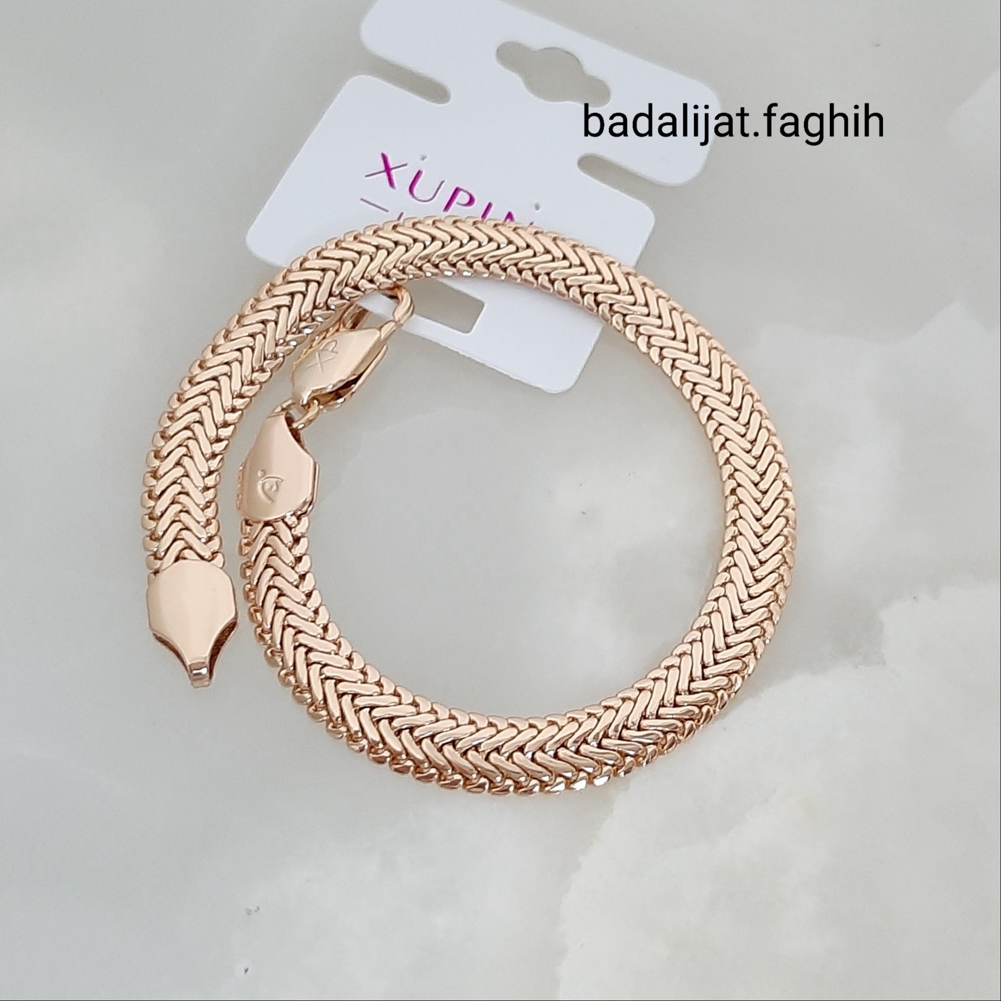 دستبند ژوپینگ رنگ ثابت طرح ماری با آبکاری طلا و مناسب استفاده مدام ورق بزنید لطفا