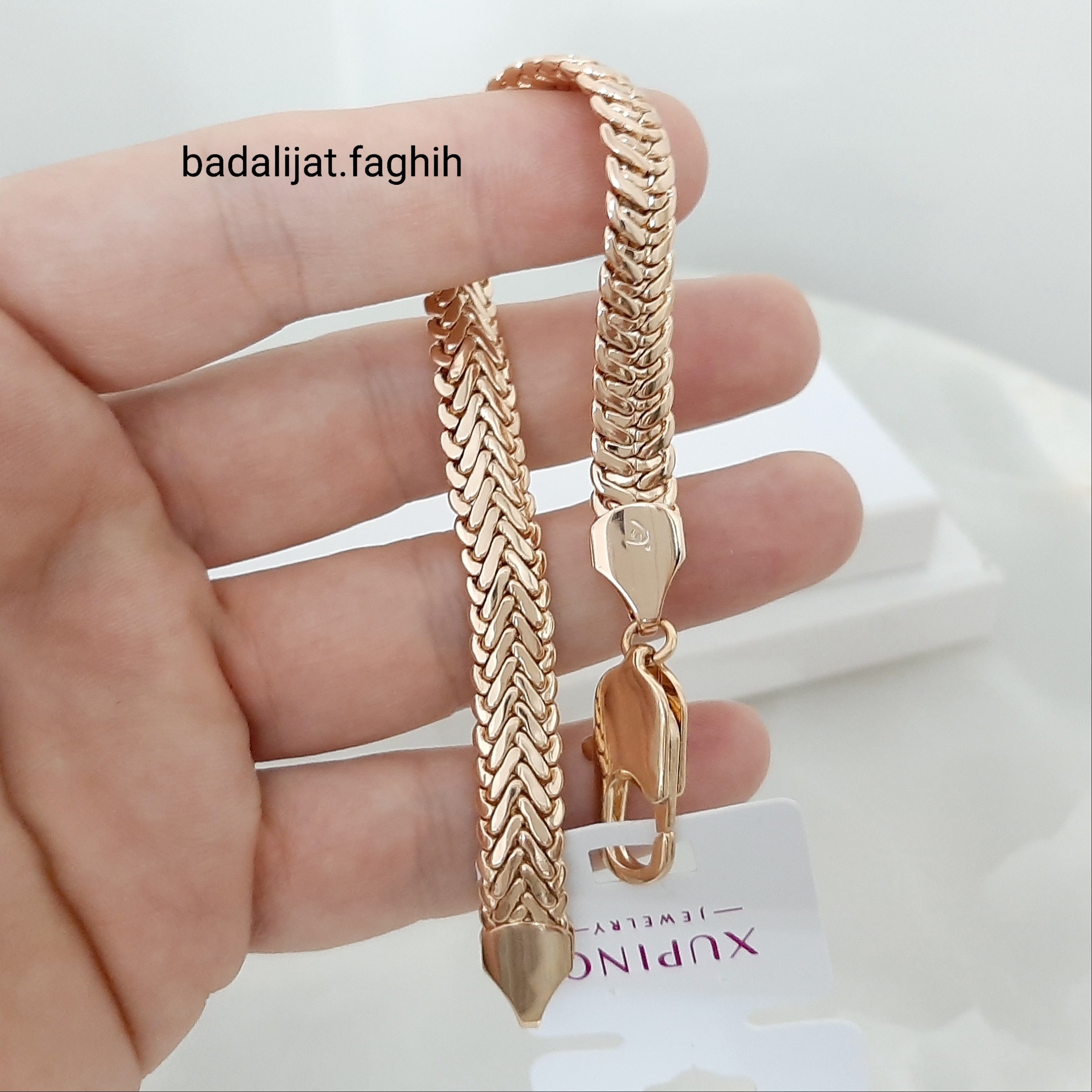 دستبند ژوپینگ رنگ ثابت طرح ماری با آبکاری طلا و مناسب استفاده مدام ورق بزنید لطفا