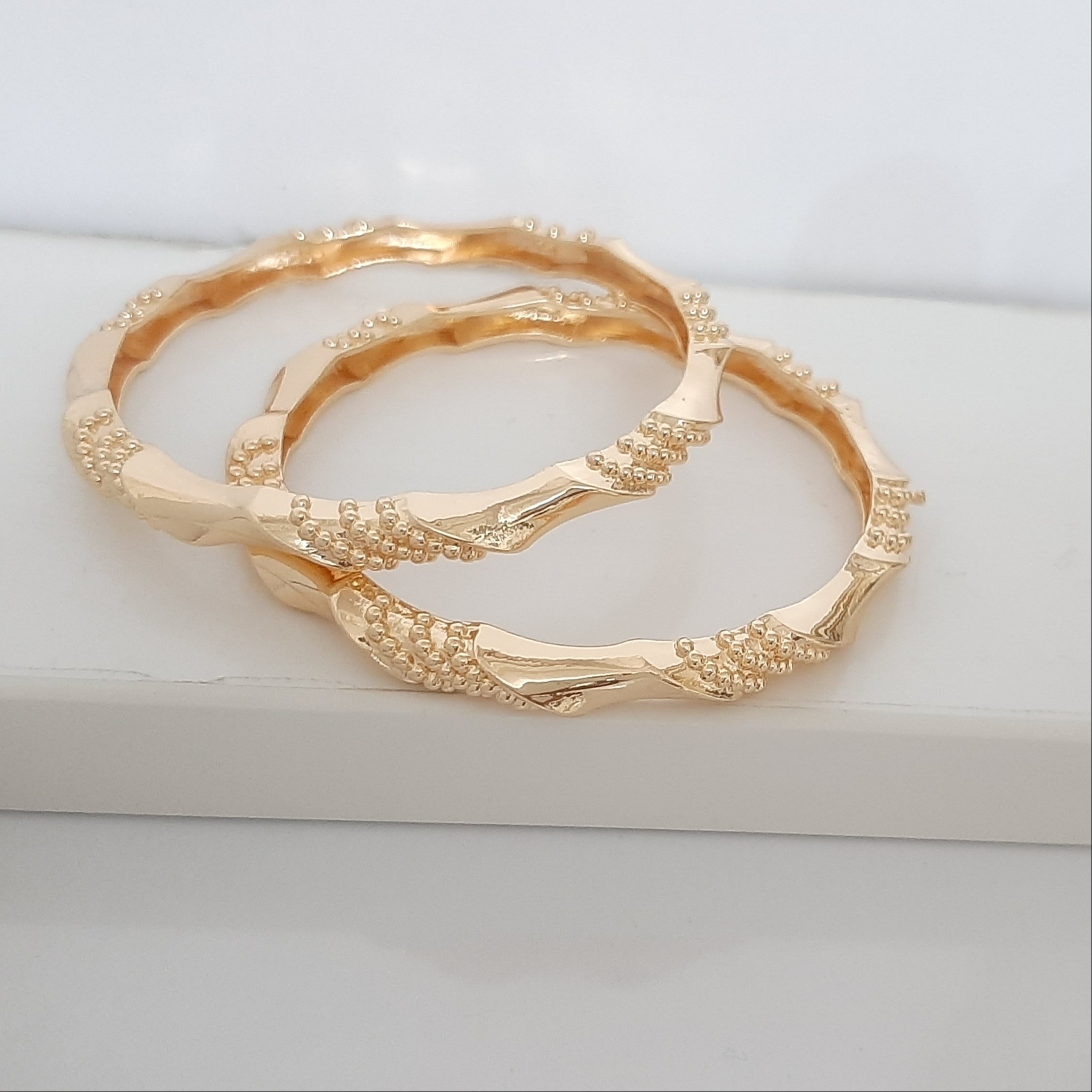 النگو فیوژن وارداتی رنگ ثابت با آبکاری طلا دونه ای 650 تومنه ورق بزنید لطفا