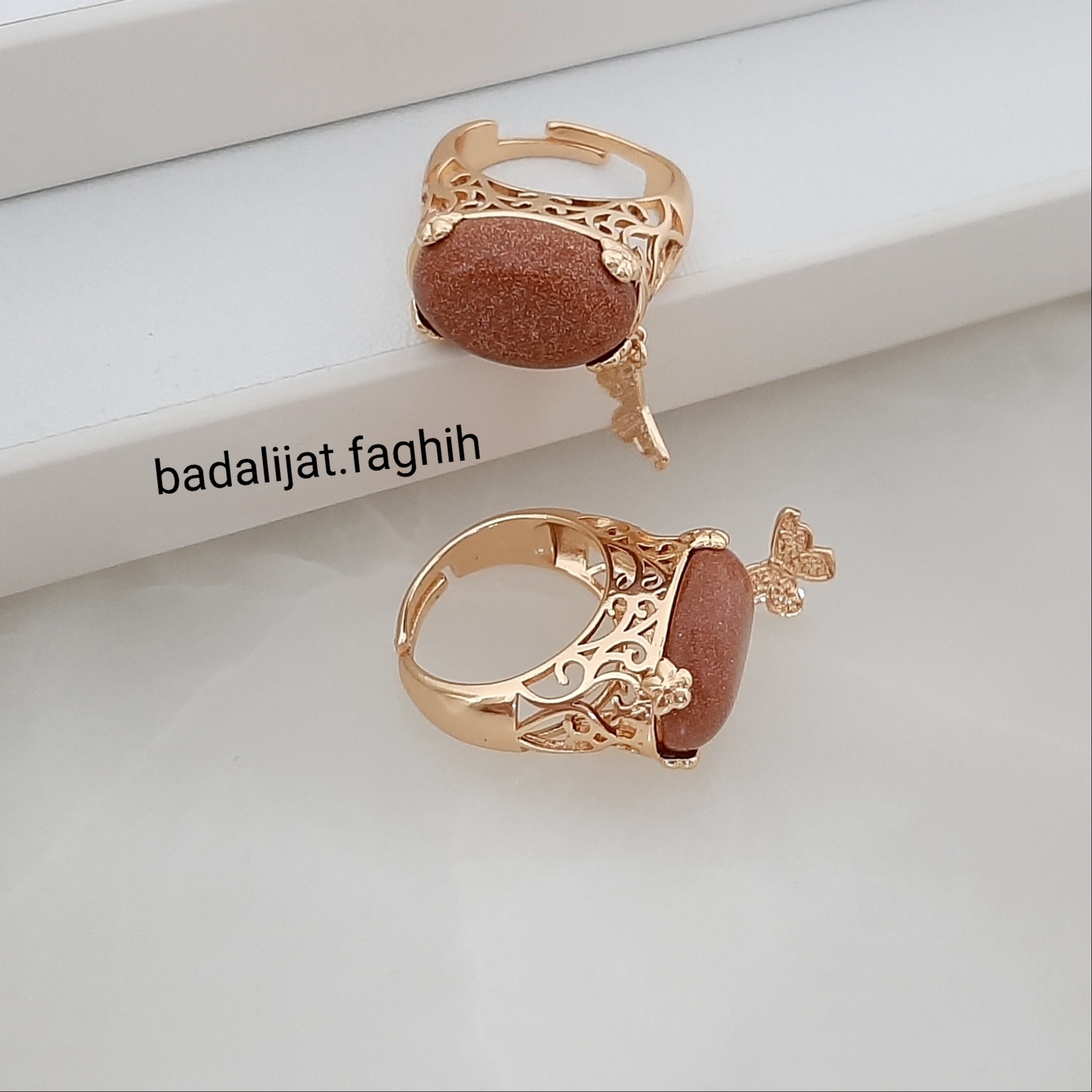 انگشتر عقیق دلربا کاملا رنگ ثابت با آویز پروانه و مناسب استفاده مدام ورق بزنید لطفا