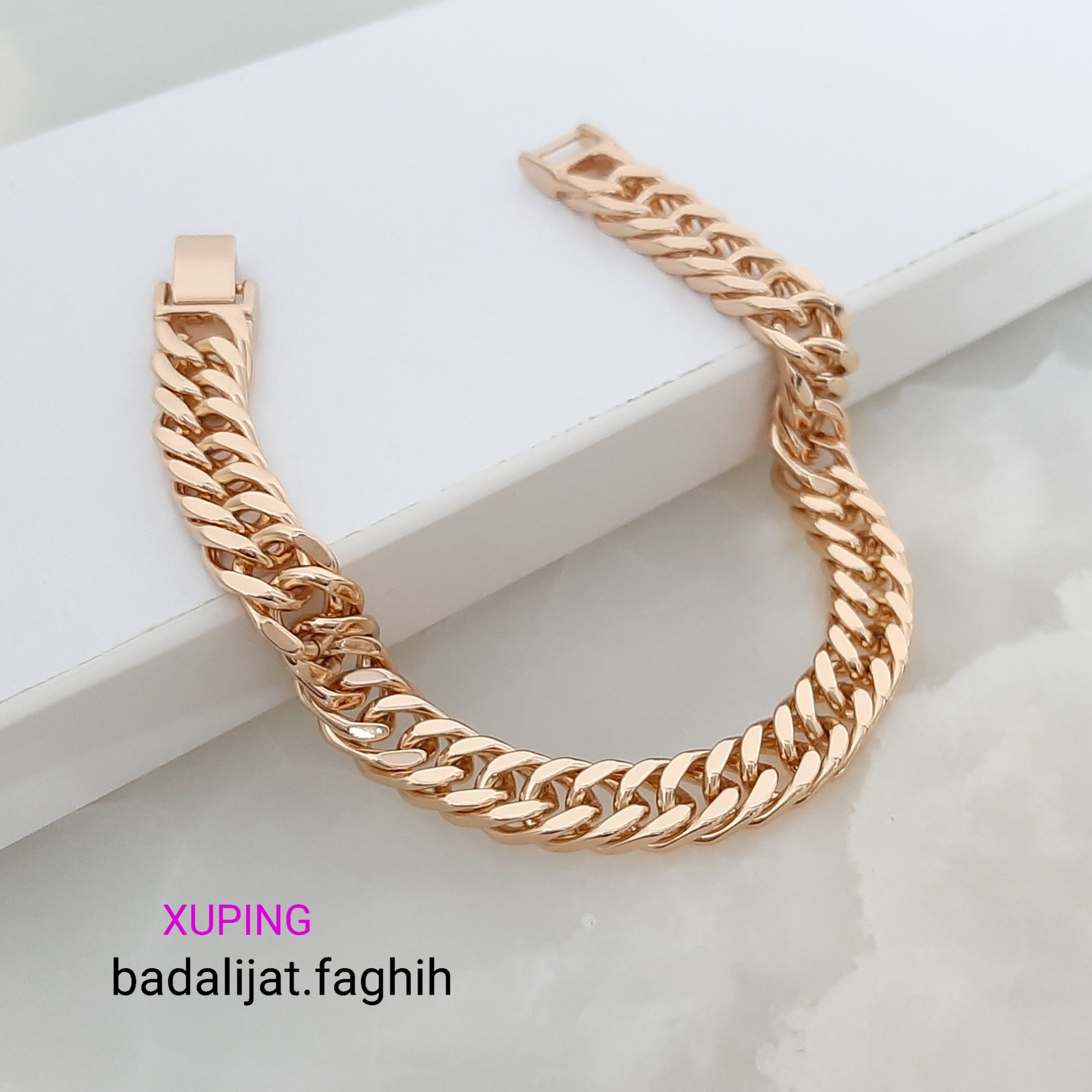 دستبند ژوپینگ رنگ ثابت با آبکاری طلا طرح کارتیر با آبکاری طلا فوق العاده شیک ورق بزنید لطفا