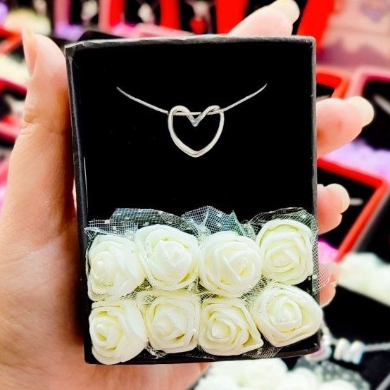 باکس کادویی زنانه گردنبند قلب مینیمال پک هدیه ویژه