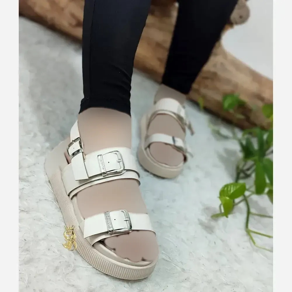صندل طبی زنانه مدل سه سگک چرم صنعتی زیره PU رنگ عسلی و کرم