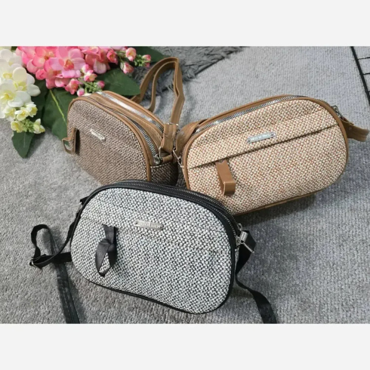 کیف زنانه آیدا جنس چرم طرح کنفی سه خونه (2)