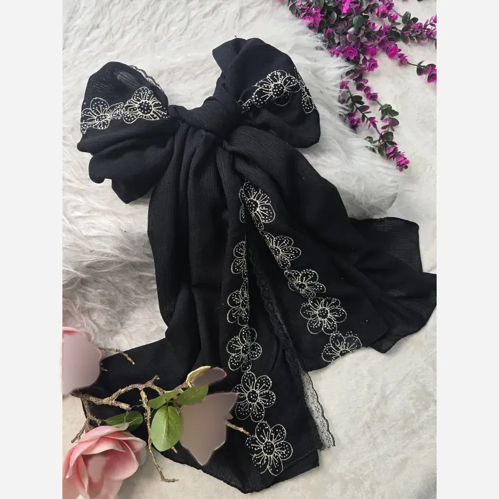 شال مجلسی گلدوزی و دانتل دوزی شده مدل گلاب جنس کریشه پلاس ابعاد 180 در 62 سانتیمتر