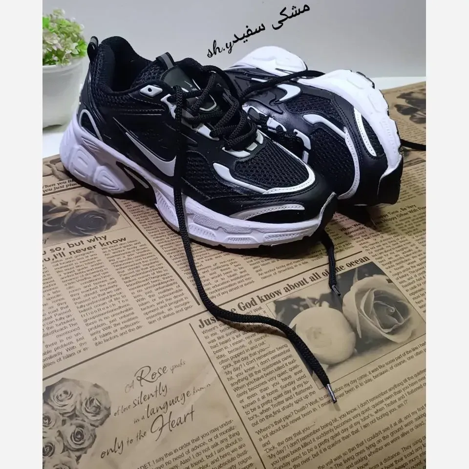 کفش کتانی زنانه نایک مدل V5K با زیره پی یو و رویه پارچه ویژن خارجی سایز 37 تا 40
