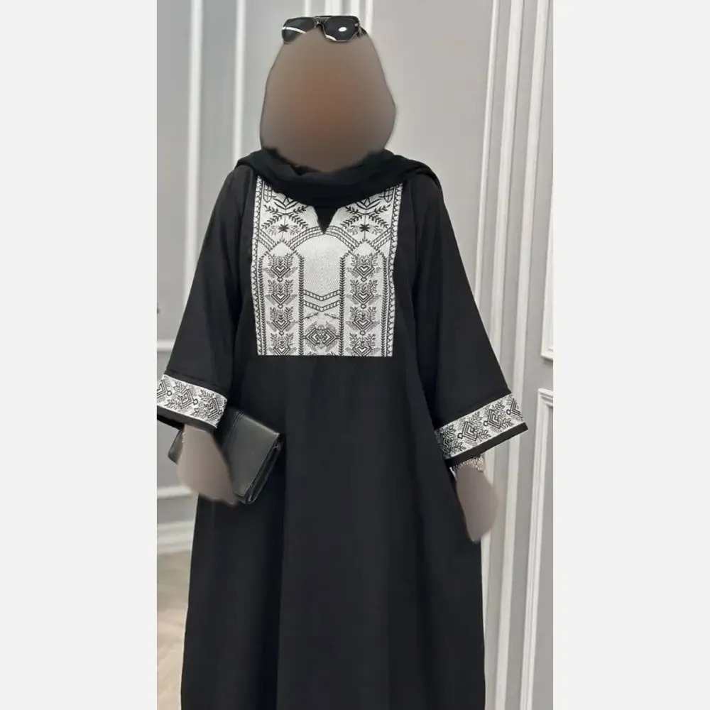 عبای زنانه مجلسی مدل نگیندار جنس الیزه رنگ مشکی فری سایز