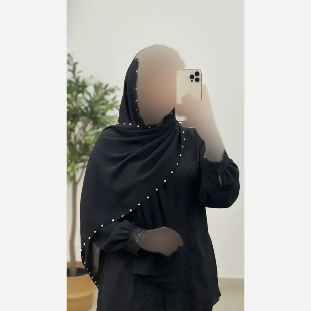 شال مجلسی زنانه طرح درختی دور دانتلی و لب نگین دار سایز 70 در 180 سانتی متر