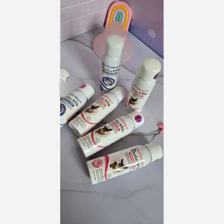 اسپری سفید کننده و روشن کننده صورت و بدن شیر الاغ ووکالی حجم 180 میل با SPF 90