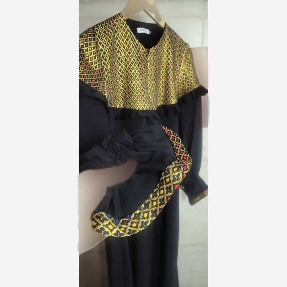 عبا زنانه طرح دنیا جنس الیزه و خرجکار تافته هندی رنگ مشکی سایز 40 تا 60