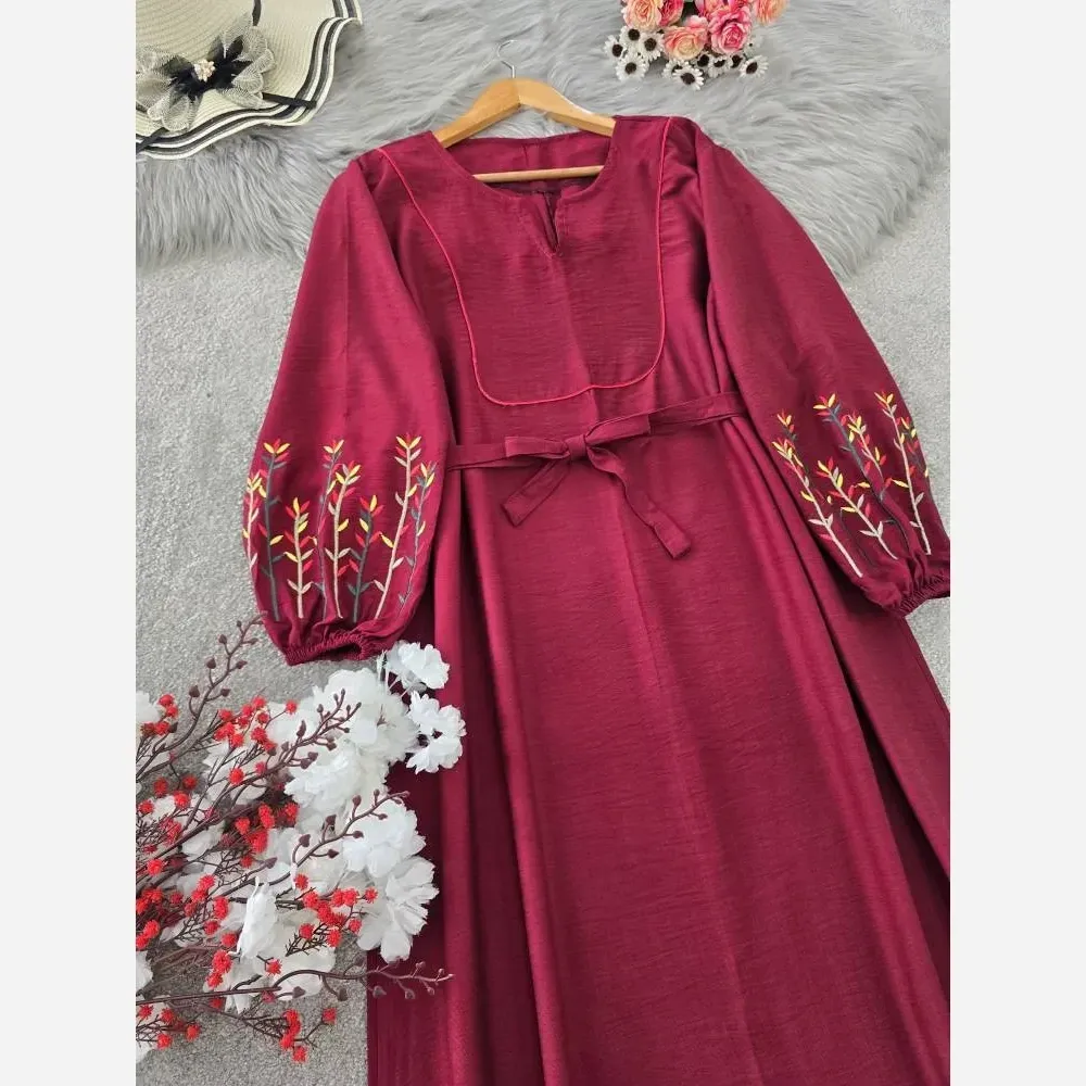 کفتان گلدوزی نرگسی جنس بابوس فری سایز رنگ نسکافه ای و زرشکی