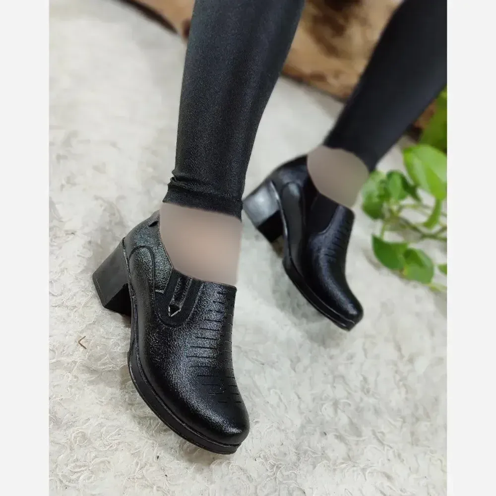 کفش طبی زنانه مدل شیوا حلقه ای چرم مشکی پاشنه 5 سانت