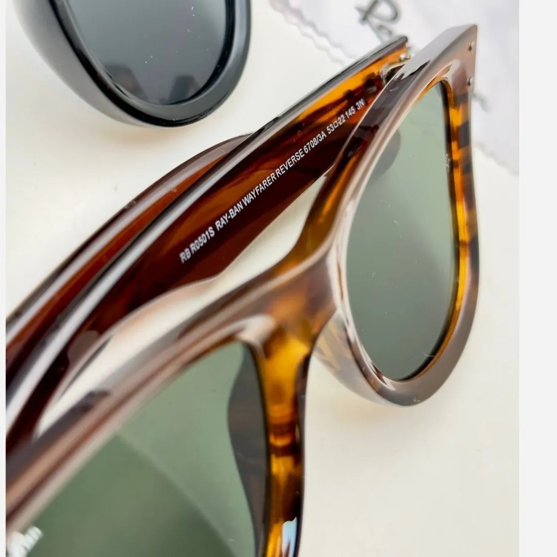 عینک آفتابی ری بن مدل ویفرر ریورس Ray-Ban RBR0502S با فریم کائوچویی و محافظت UV400