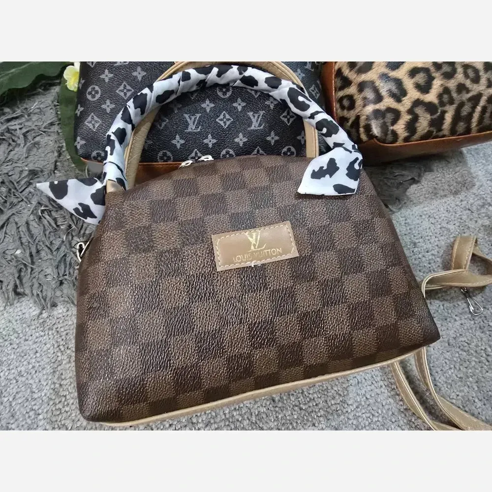 کیف مژگان چرمی با کیفیت سایز آزاد در رنگهای موکا، گوچی، ال وی با بند بلند