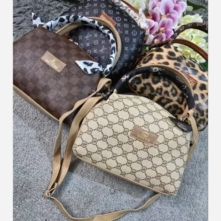 کیف مژگان چرمی با کیفیت سایز آزاد در رنگهای موکا، گوچی، ال وی با بند بلند