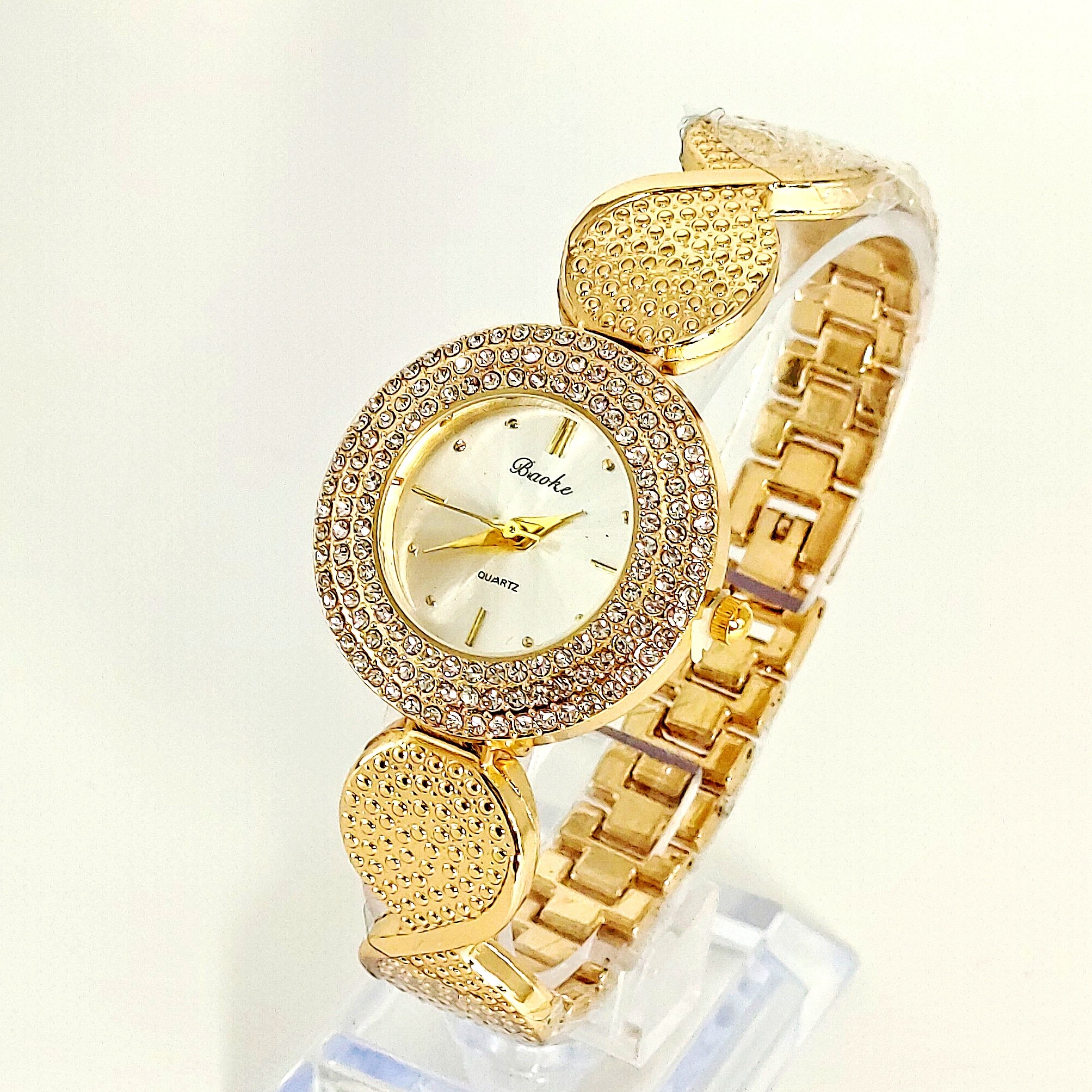 ساعت مچی زنانه عقربه ای نگین دار ظریف طلایی صفحه گرد و صفحه بیضی شیک و مجلسی 1