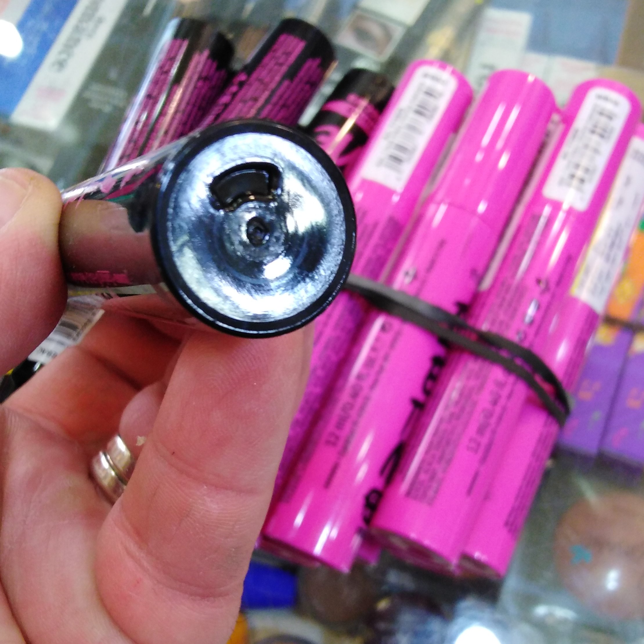 ریمل اسنس مشکی اورجینال Essence crazy volume اصل حجم دهنده لیبل دار ریمل چشم