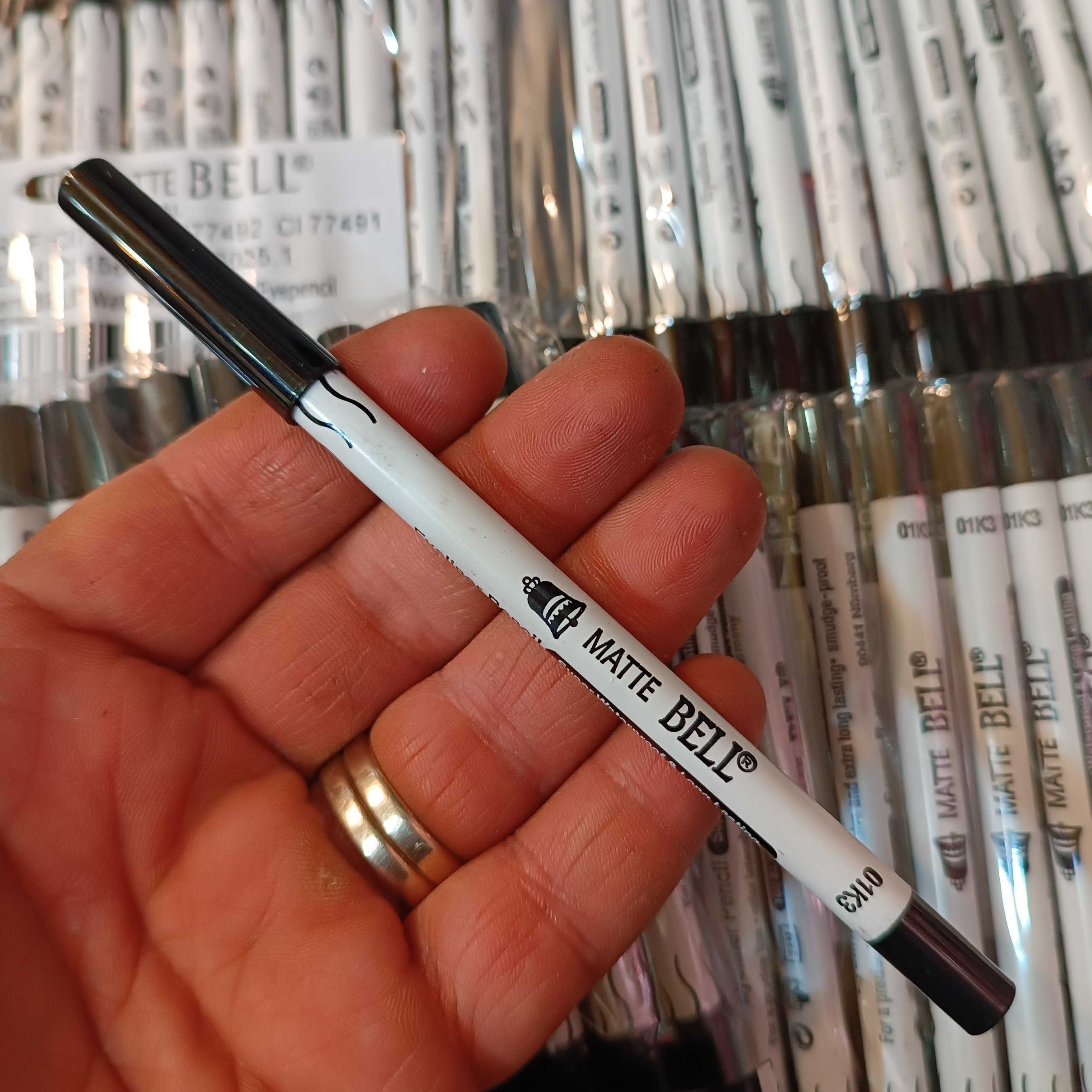مداد چشم ضد آب بل مات matt bell eyeliner خط چشم