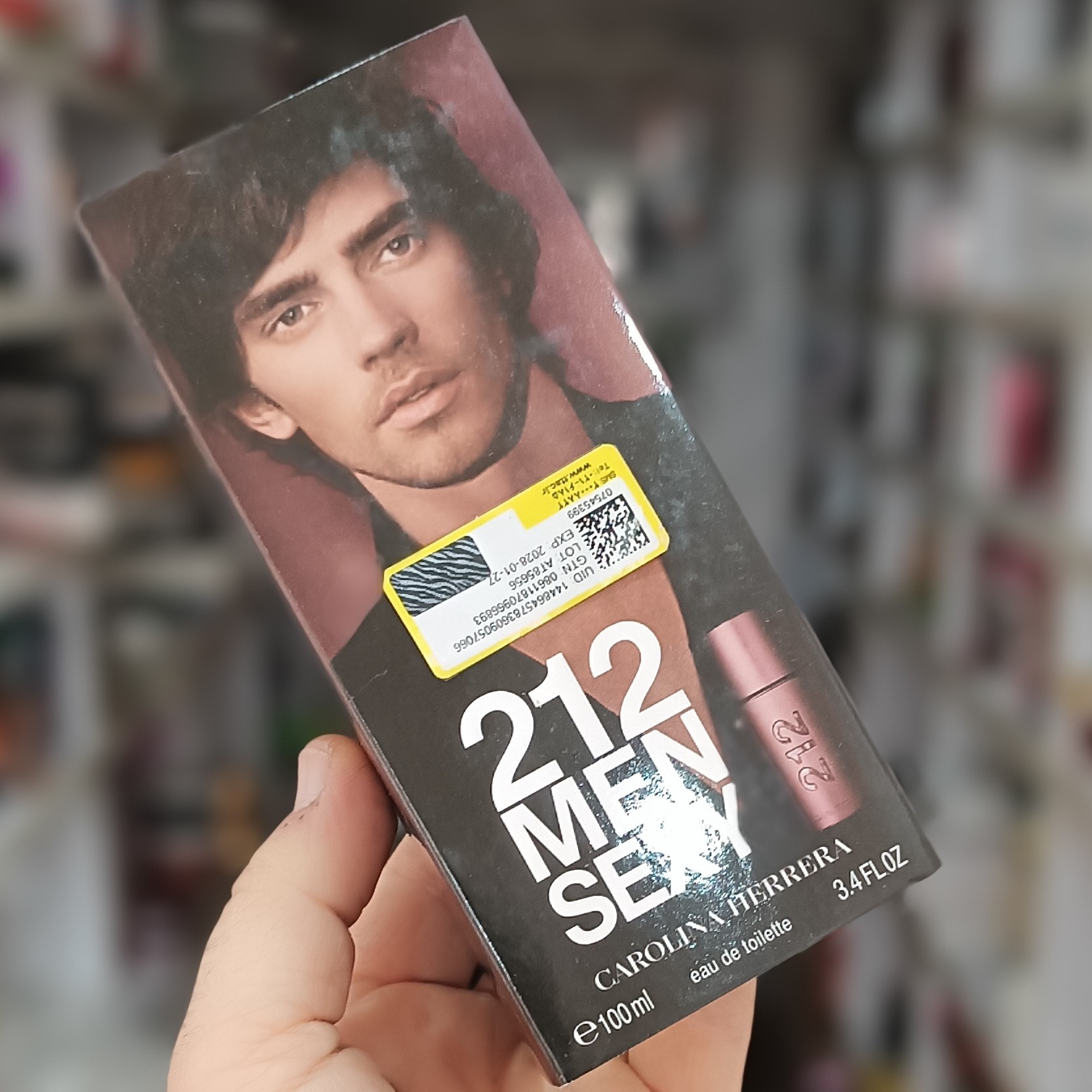 ادکلن مردانه کارولینا هررا 212men عطر پسرانه خوشبو