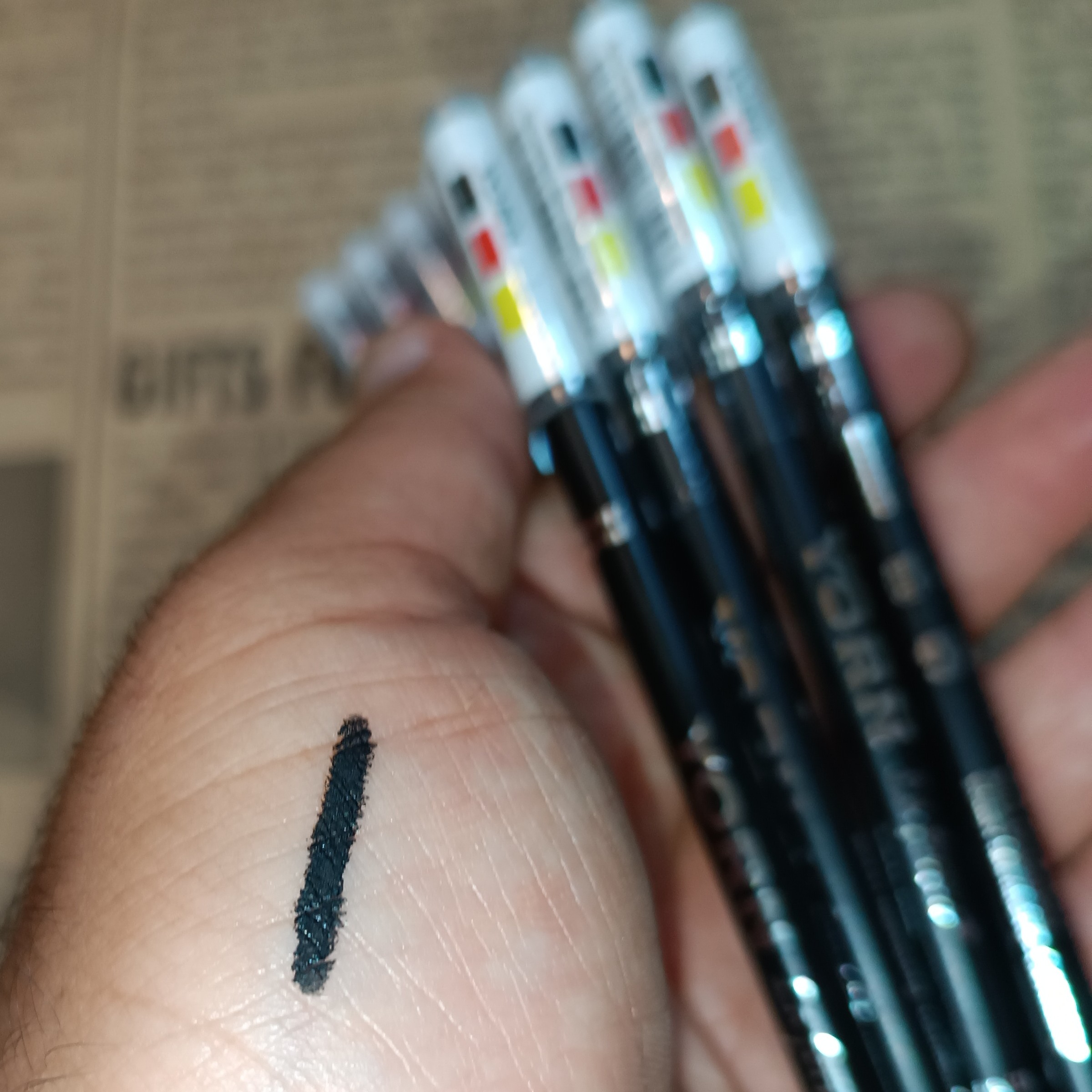 مداد چشم گیاهی یورن استخری آلمانی Yorn eyeliner pencil خط چشم