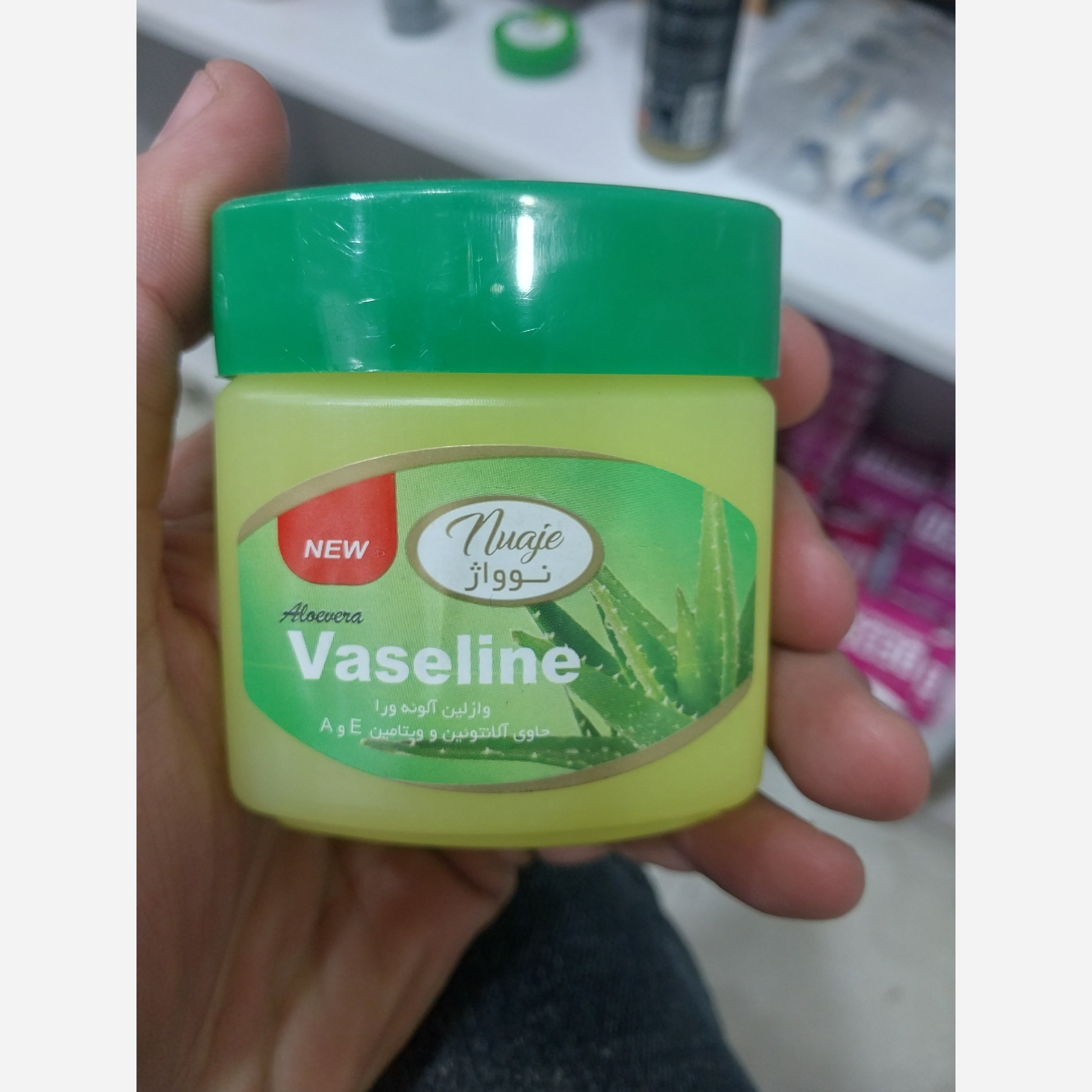 وازلین معطر با رایحه آلوورا اط برند نوواژ 100 میلی گرمی دارای ویتامین AوD