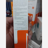 کرم ضد آفتاب رنگی درمومدیک 50 میلی لیتر در دو رنگ بژ طبیعی و بژ روشن موقع انتخاب دقت کنید