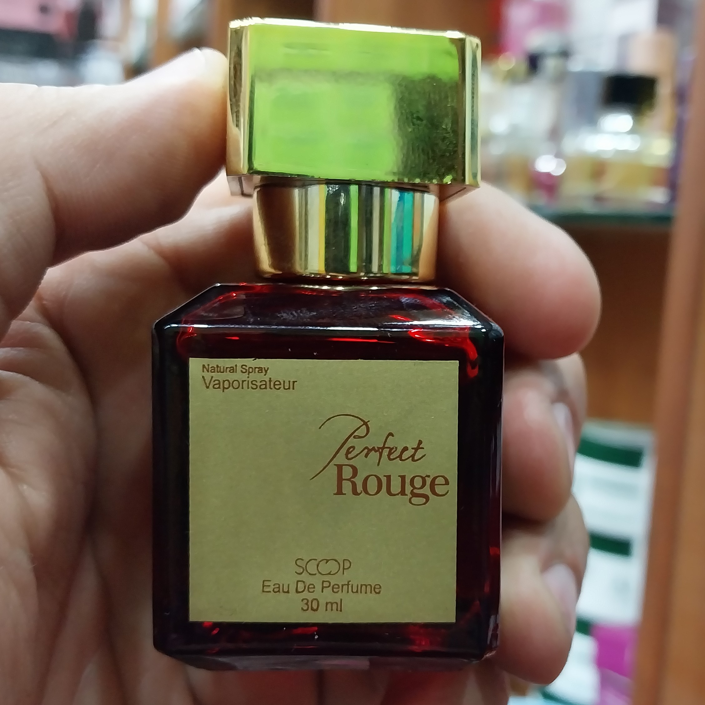 ادکلن مینیاتوری 30 میل باراکارت رژ 540 قرمز شرکت اسکوپ گرم و شیرین سلطنتی مخصوص خانم ها با ماندگاری 24 ساعته