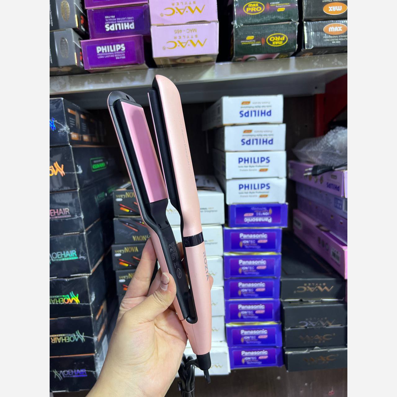 اتو مو اصلی روزیا تا 980 درجه فارنهایت شلاقی کردن مو با یک بار کشیدن