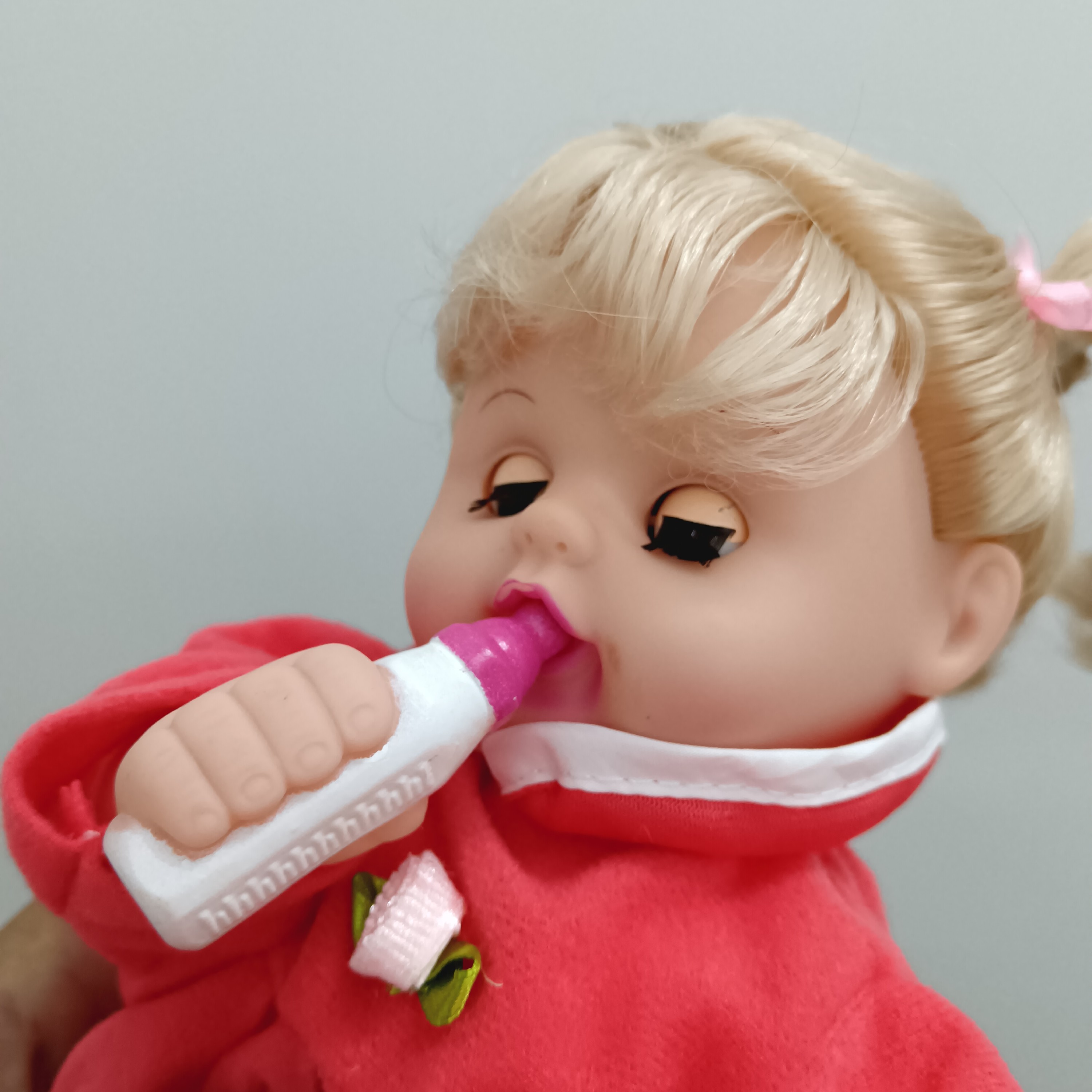 عروسک موزیکال و چراغدار بهمراه شیشه شیر عروسک چشم متحرک با شیشه شیر موزیکال خارجی عروسک آوازخوان آهنگ رمضان گناباد شاپ