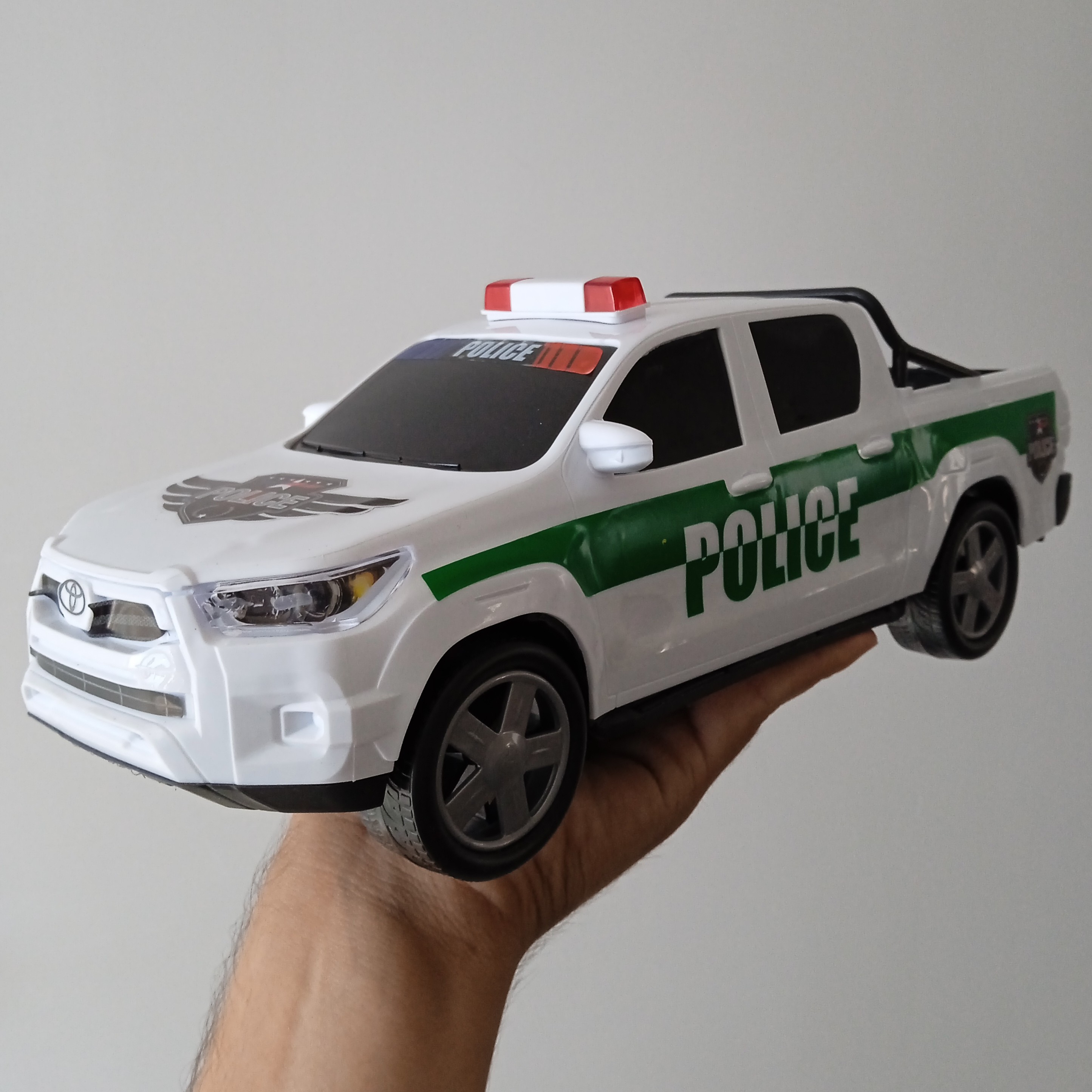 هایلوکس پلیس سبز و آبی ماشین پلیس قدرتی تویوتا قدرتی در بازشو دیفرانسیل جلو پیکاپ پلیس ماشین پلیس شاسی بلند گناباد شاپ