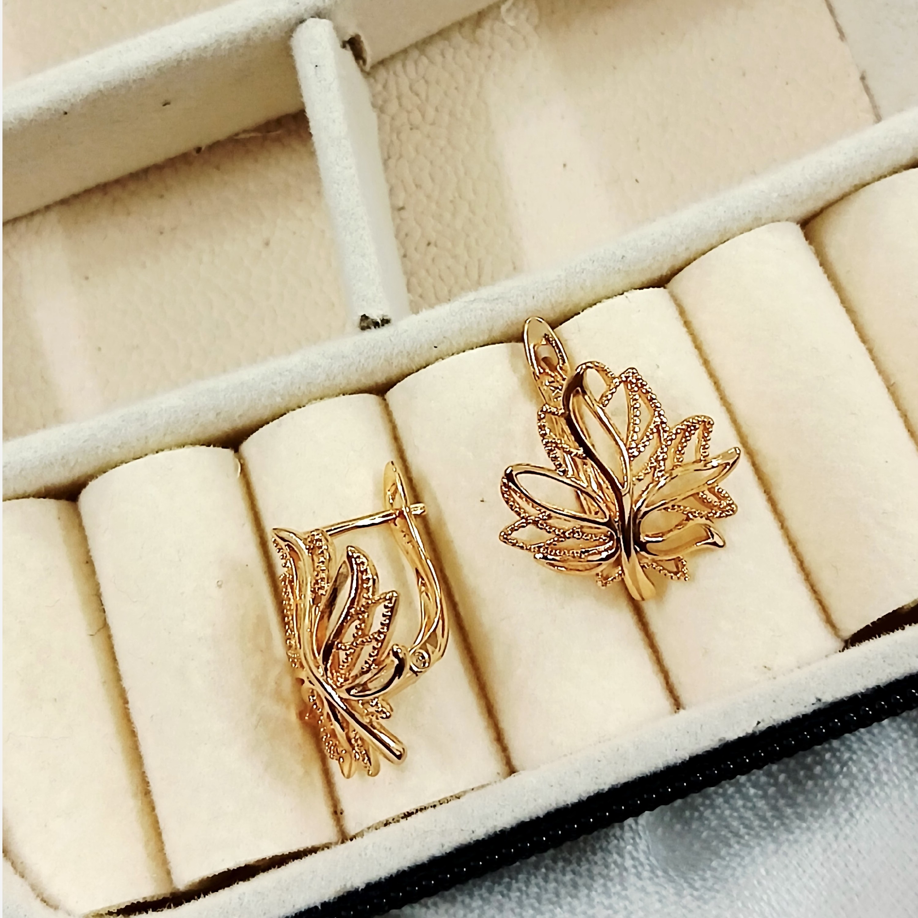 گوشواره ژوپینگ زنانه طرح برگ طلایی قفل کلیپسی ژوپینگ اصلی اصل