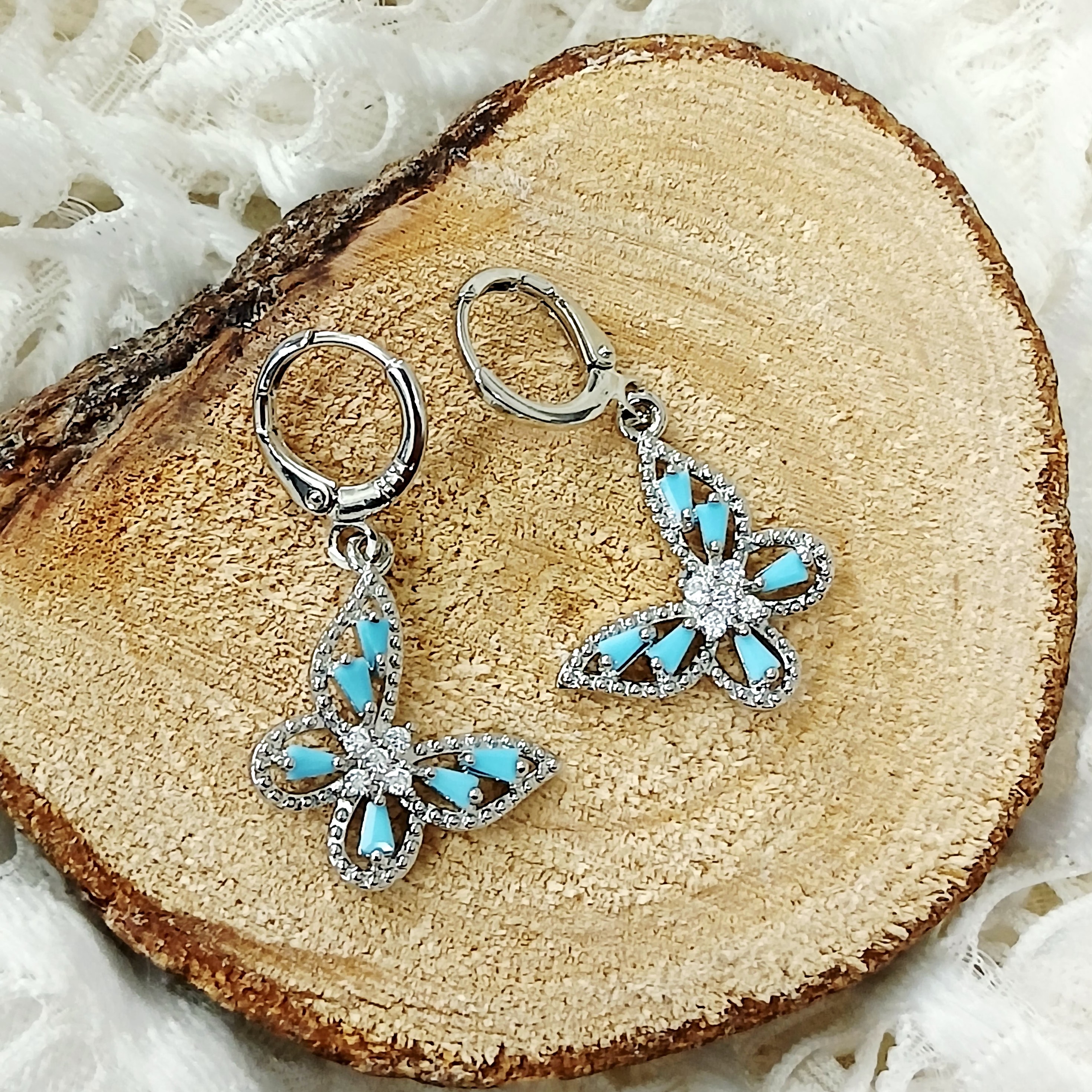 گوشواره پروانه فول نگین ابی رنگ طرح نقره